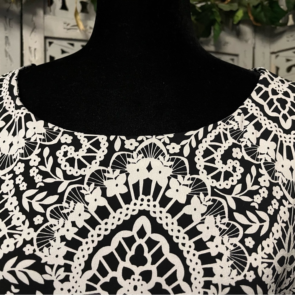 MASISON LEIGH Sassy black white & pink with floral design mid sleeve midi dress - Picture 4 of 9